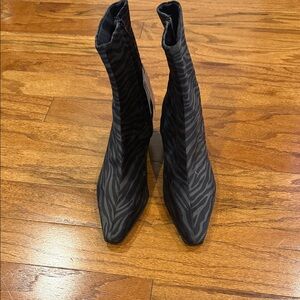 Stylish Black Zebra Print Women's Boots